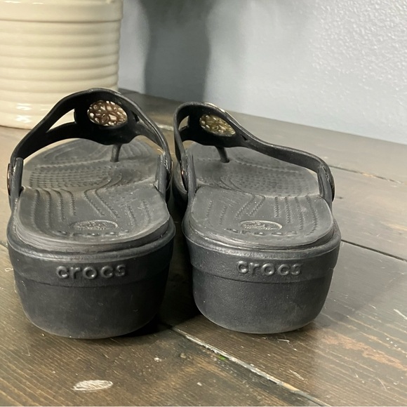 Crocs Sandals Women’s 6 Sanrah Black Embellished Summer Beach Casual - Picture 6 of 12
